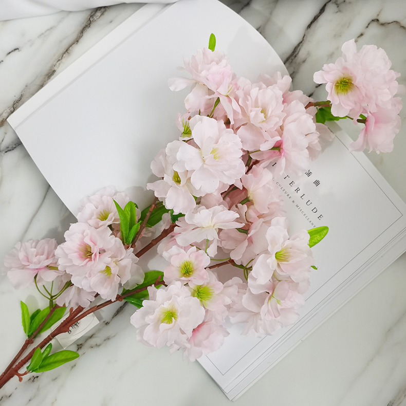 Simulation cheap silk sakura flower spray for Home Wedding Decoration artificial cherry blossom branches manufacturer
